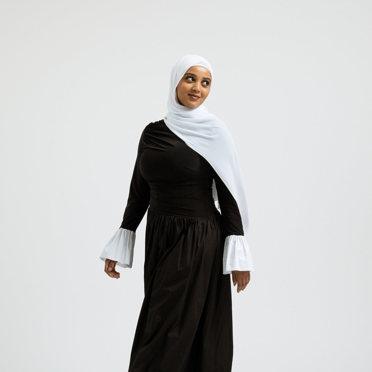Elegant black embroidered abaya for modest fashion women - Leyannaco